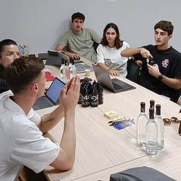 Lavoro di squadra alla 24h dell'innovazione.